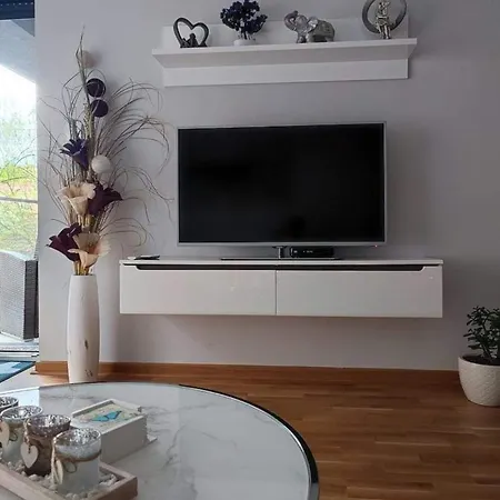 Maja Apartment *